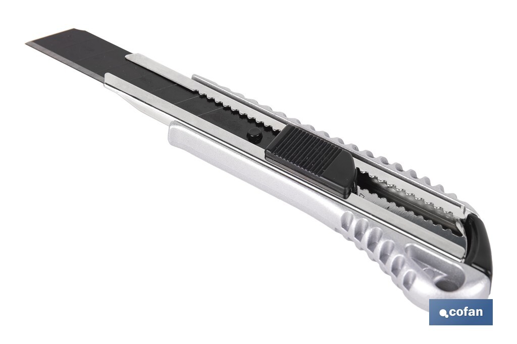 CÚTER DE ALUMINIO 18 MM