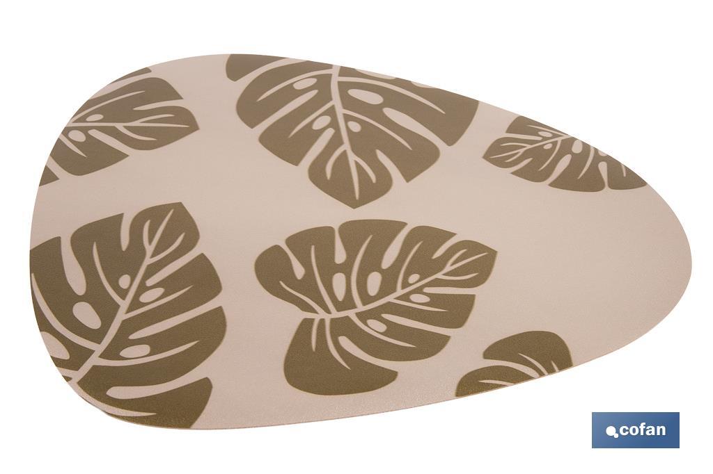 BAJOPLATO FORMA TRIANGULAR DE COLOR MARRON CLARO  ESTAMPADO  MEDIDA 45 X 36 CM