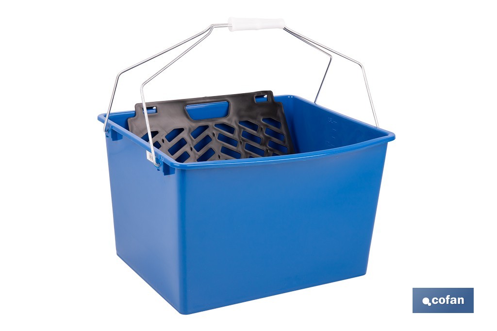 Cubeta con rejilla para escurrir rodillos | Con asas metálicas incorporadas | Especial para uso profesional