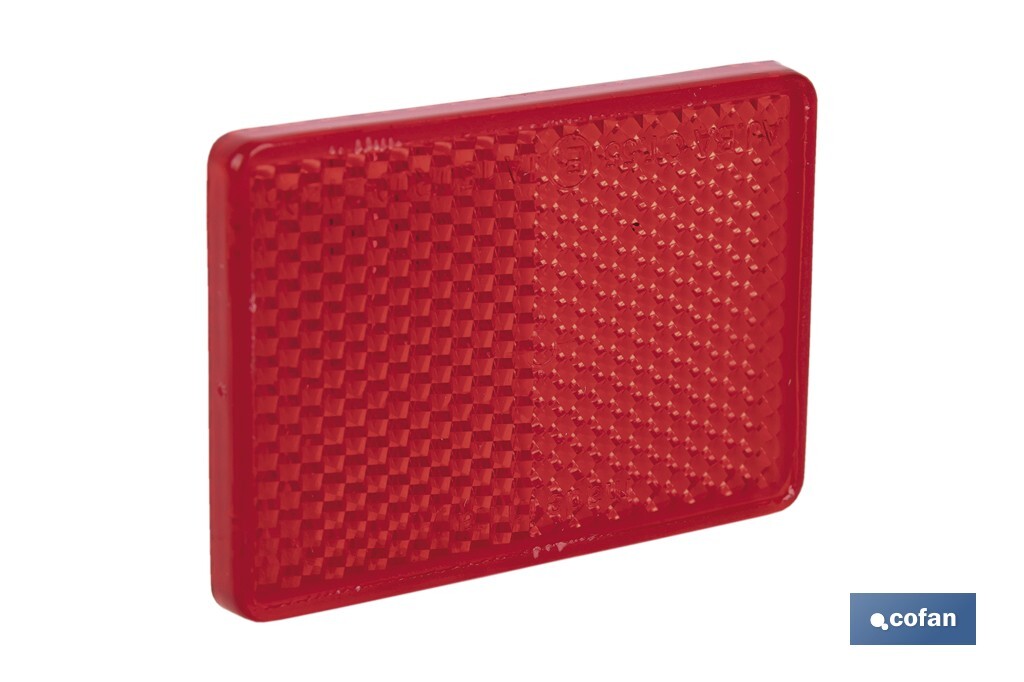 Catadióptrico rectangular adhesivo | Producto homologado | Disponible en 3 colores diferentes | Medidas: 56 x 39 mm