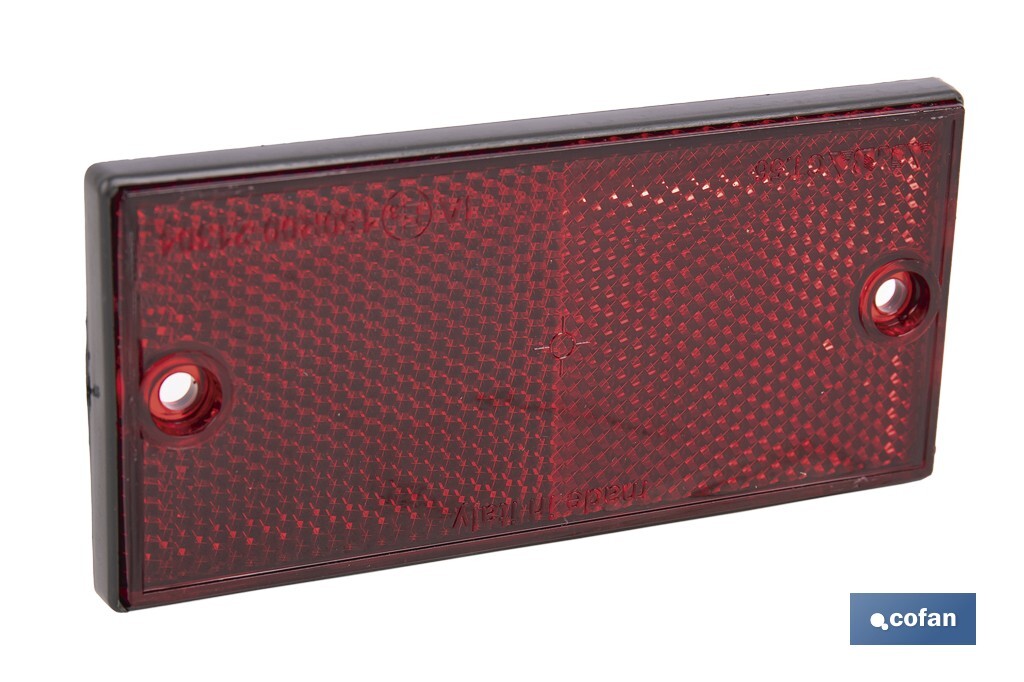 Catadióptrico rectangular con agujeros | Tornillos no incluidos | Producto homologado | Disponible en 3 colores diferentes | Me